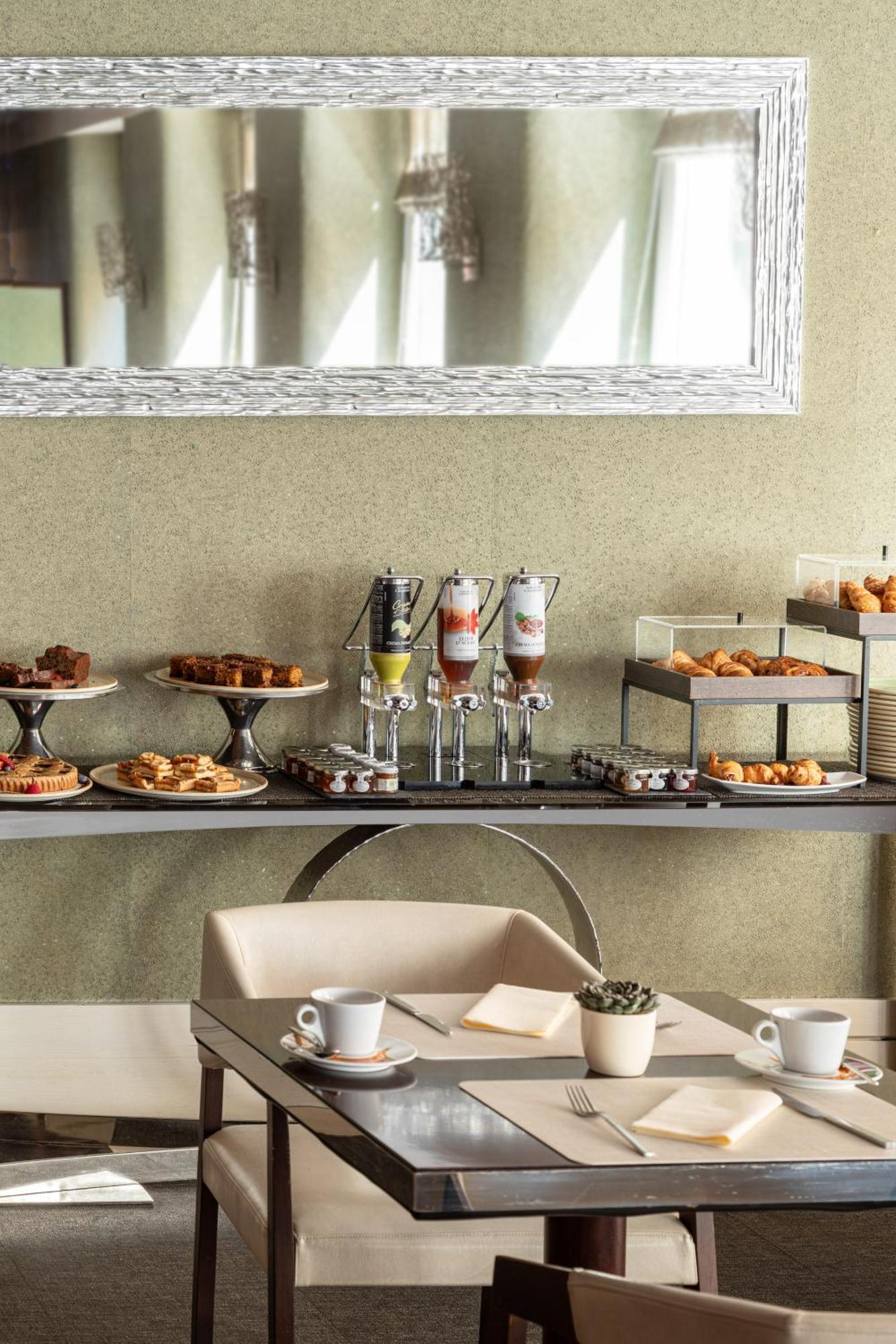 Melia Genova Hotel Bagian luar foto